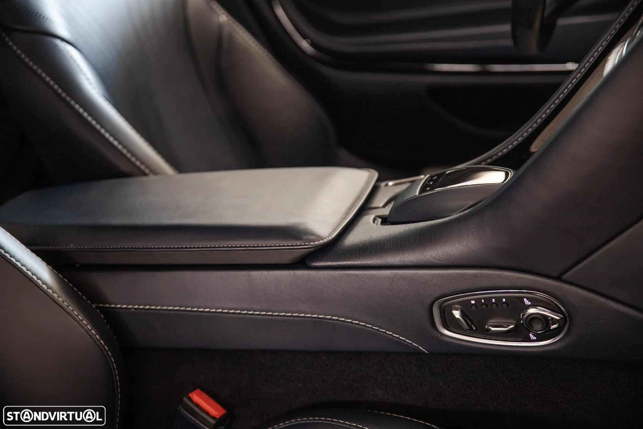 Aston Martin DB11 Coupé V8 Auto - 35