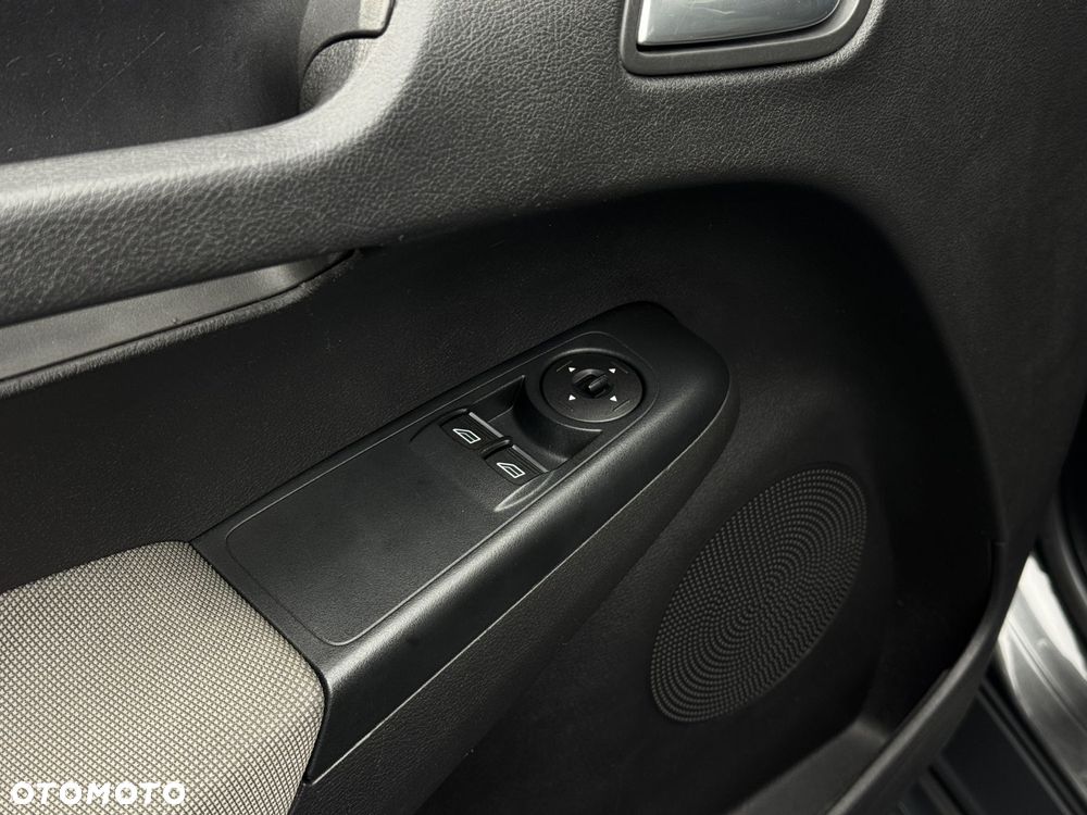 Ford Tourneo Courier 1.0 EcoBoost Titanium - 24