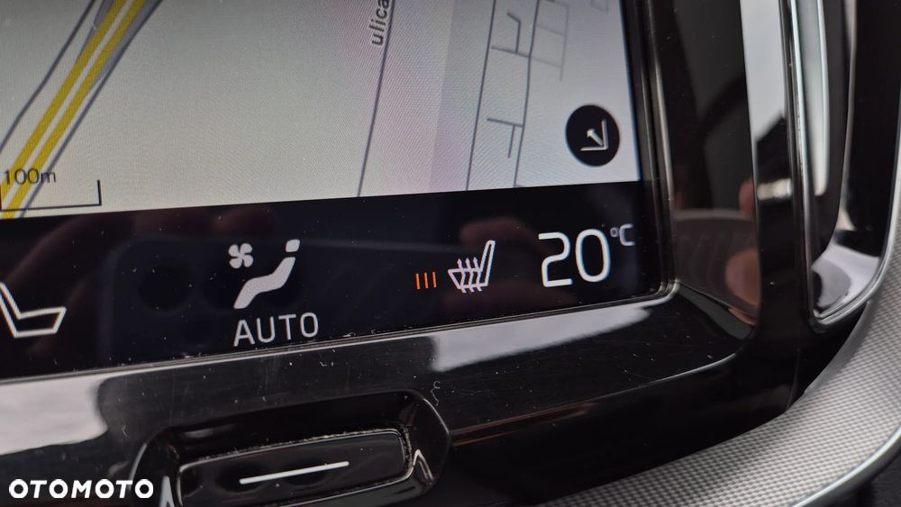 Volvo XC 60 T8 AWD Plug-In Hybrid R-Design - 17