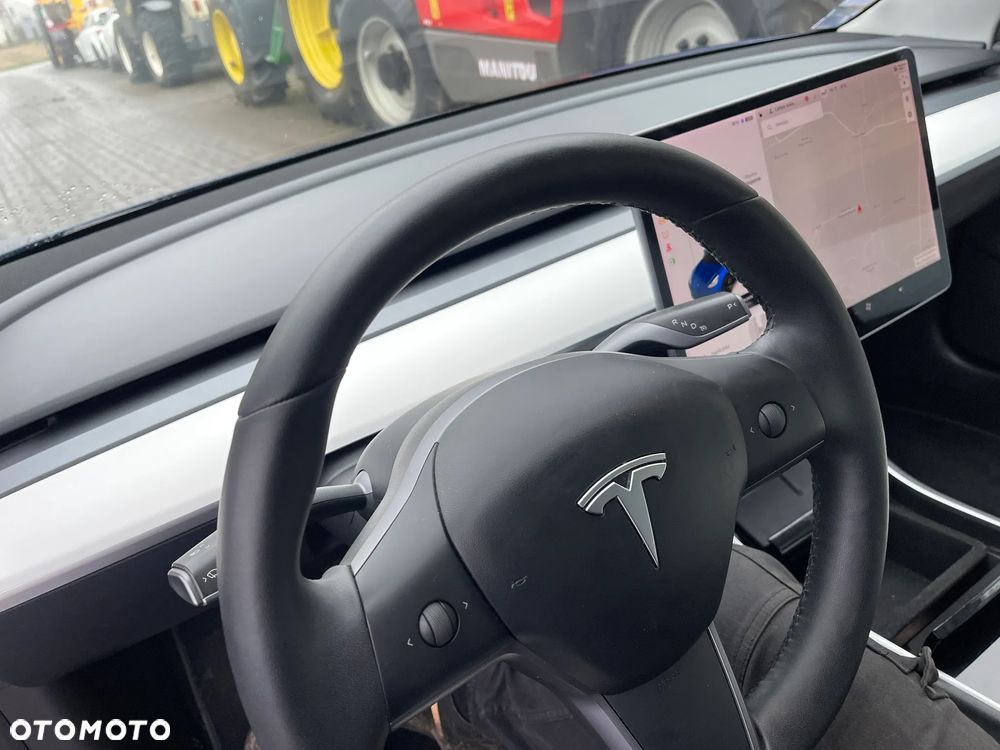 Tesla Model 3 - 16