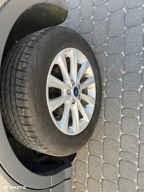 Ford Kuga 1.5 EcoBoost 2x4 Titanium - 29