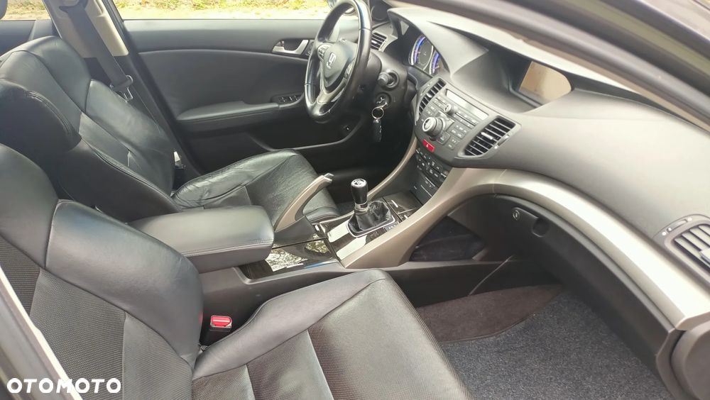 Honda Accord 2.0 Executive Nav - 13