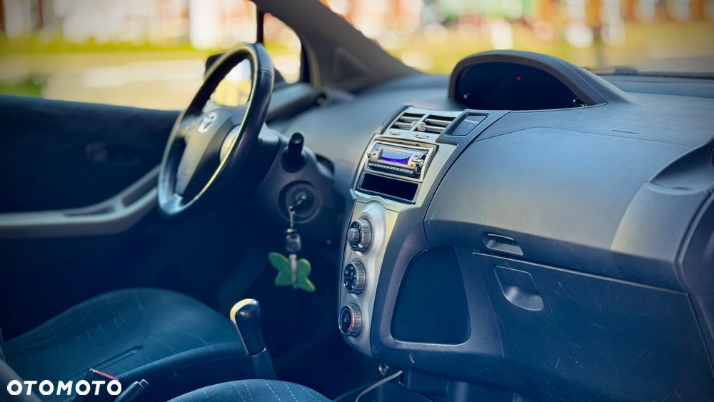 Toyota Yaris 1.3 - 10
