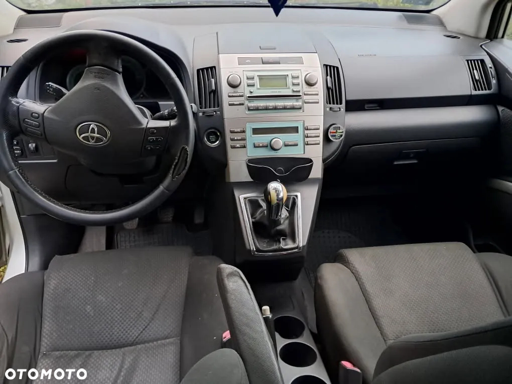 Toyota Corolla Verso 2.2 D-4D Prestige 7os - 3