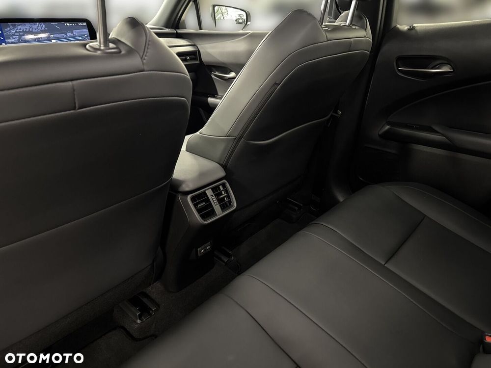 Lexus UX 300h F Sport Design - 12