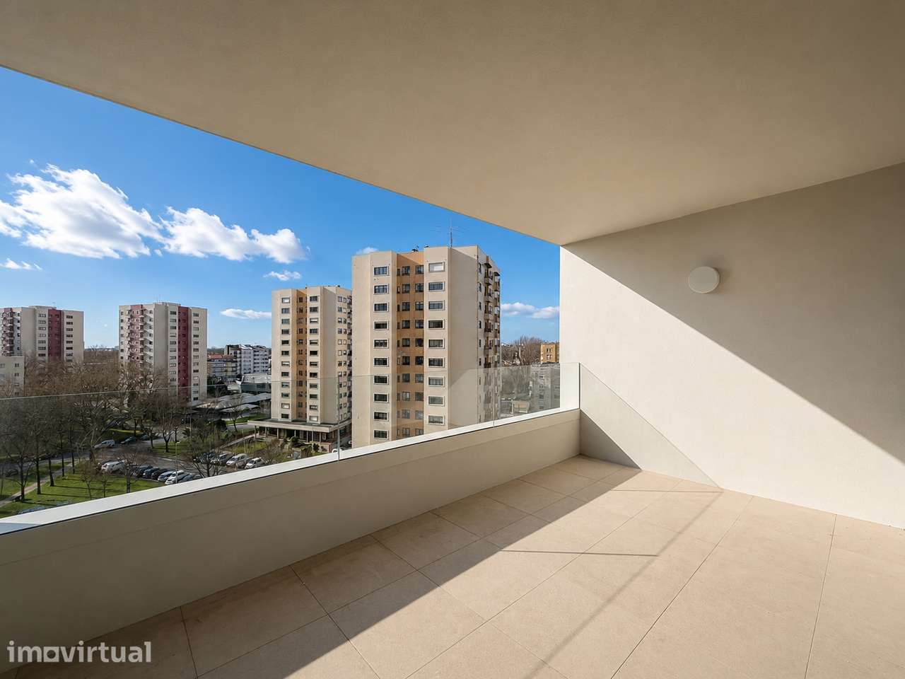 T2 NOVO no 8.º Andar c/ Varanda Sul/Poente, Garagem e Arrumo em Ramald - Grande imagem: 2/29