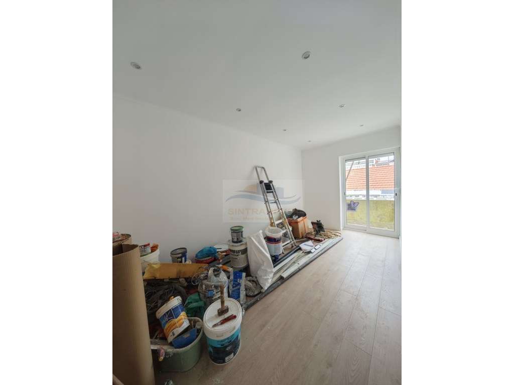 T2 totalmente remodelado na Damaia de Cima - Grande imagem: 5/13