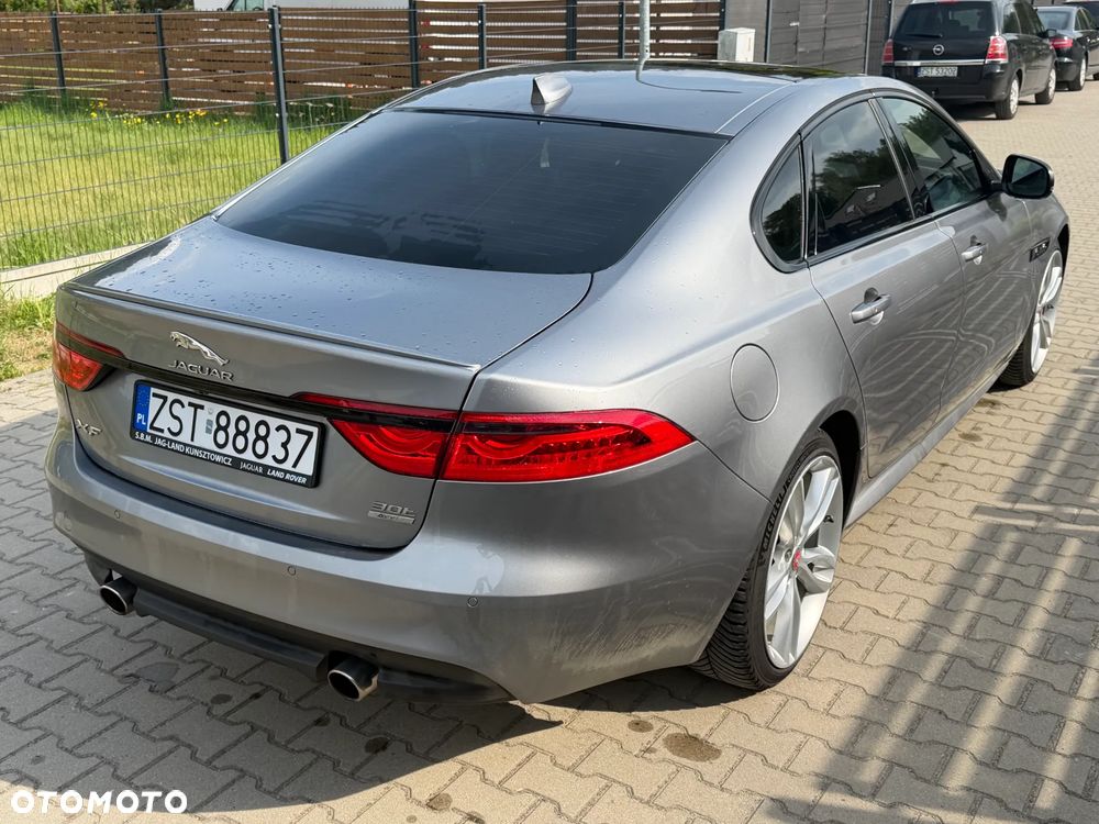 Jaguar XF 30t AWD Chequered Flag - 3