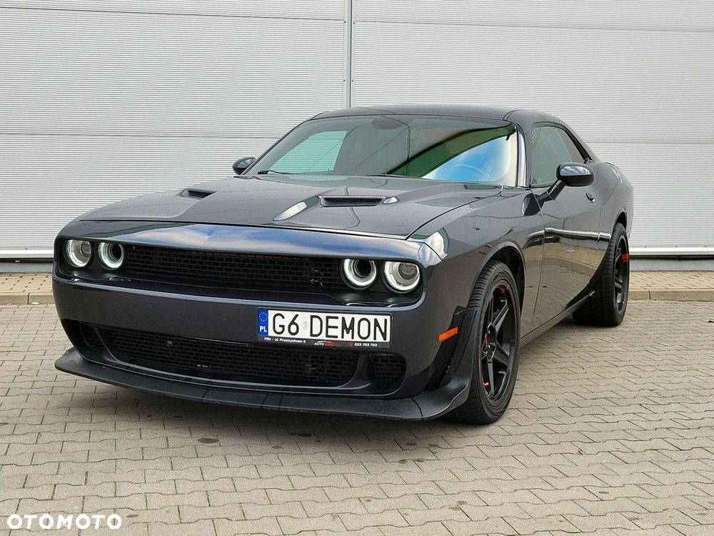 Dodge Challenger - 8