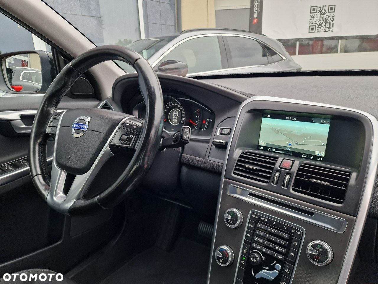 Volvo XC 60 D4 Geartronic Momentum - 25