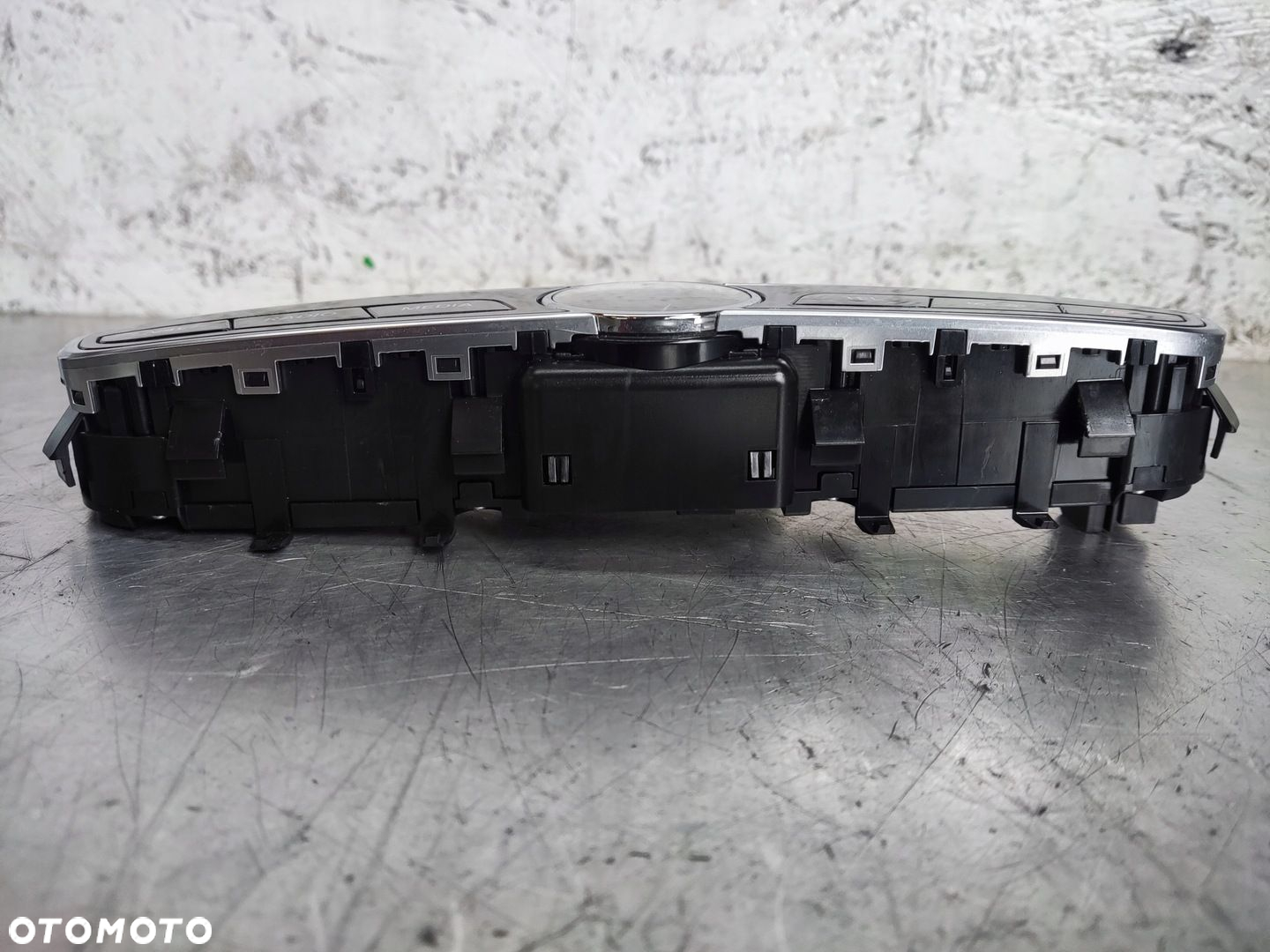 MERCEDES E KLASA W213 PRZEŁĄCZNIK RADIA PANEL NAVI ZEGAREK A2138272000 - 2