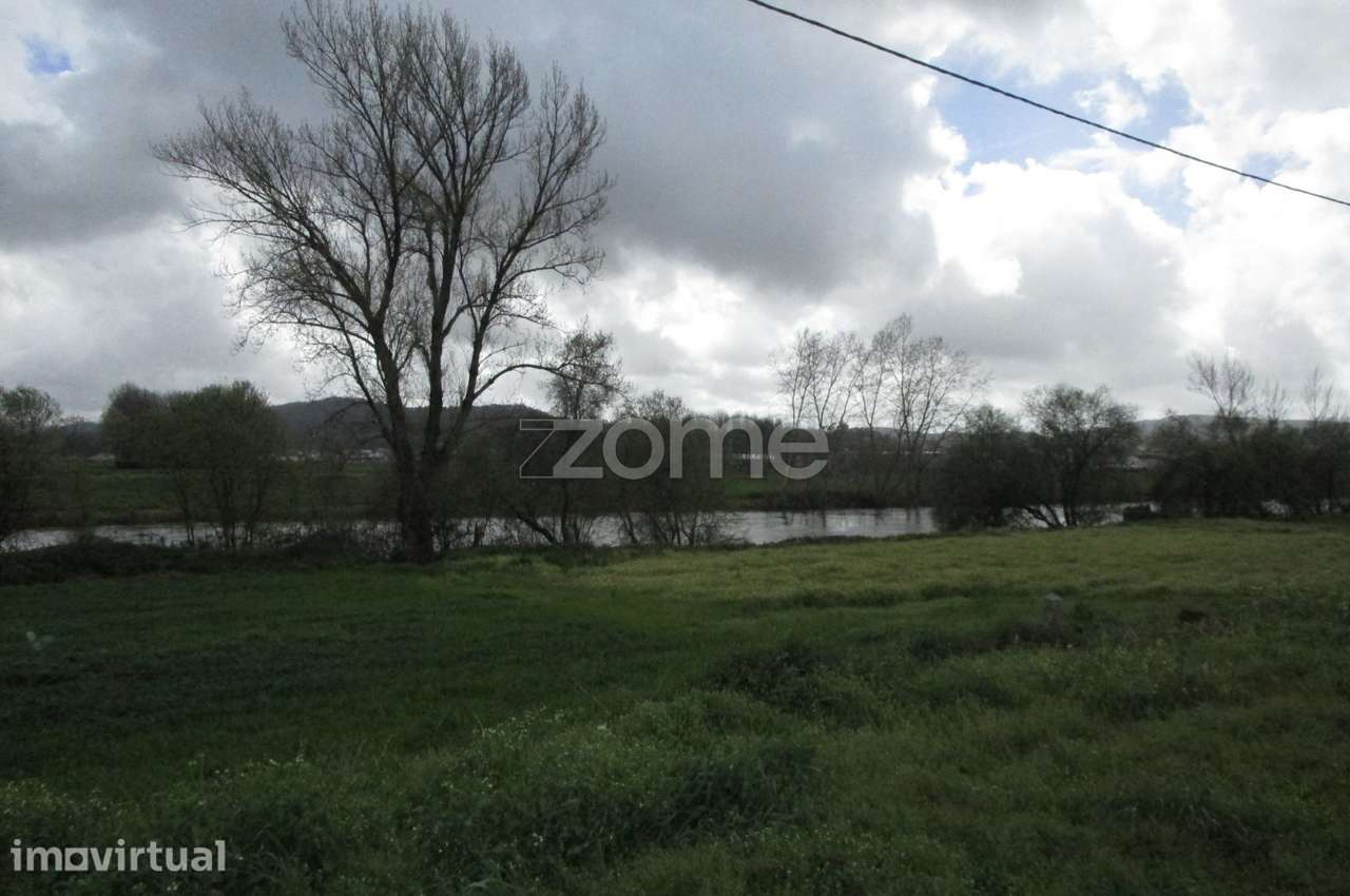 Terreno rústico com 2.700 M2 a 100m do rio ave, em Fradelos