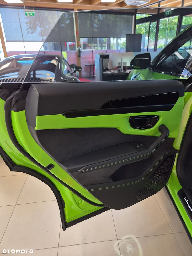 Lamborghini Urus - 10