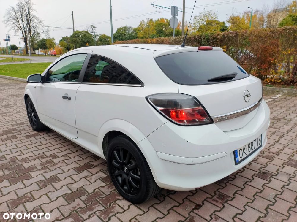 Opel Astra III GTC 1.4 Cosmo - 3
