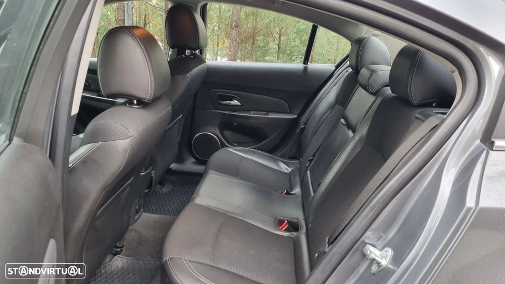 Chevrolet Cruze 1.7 VCDi LT - 13