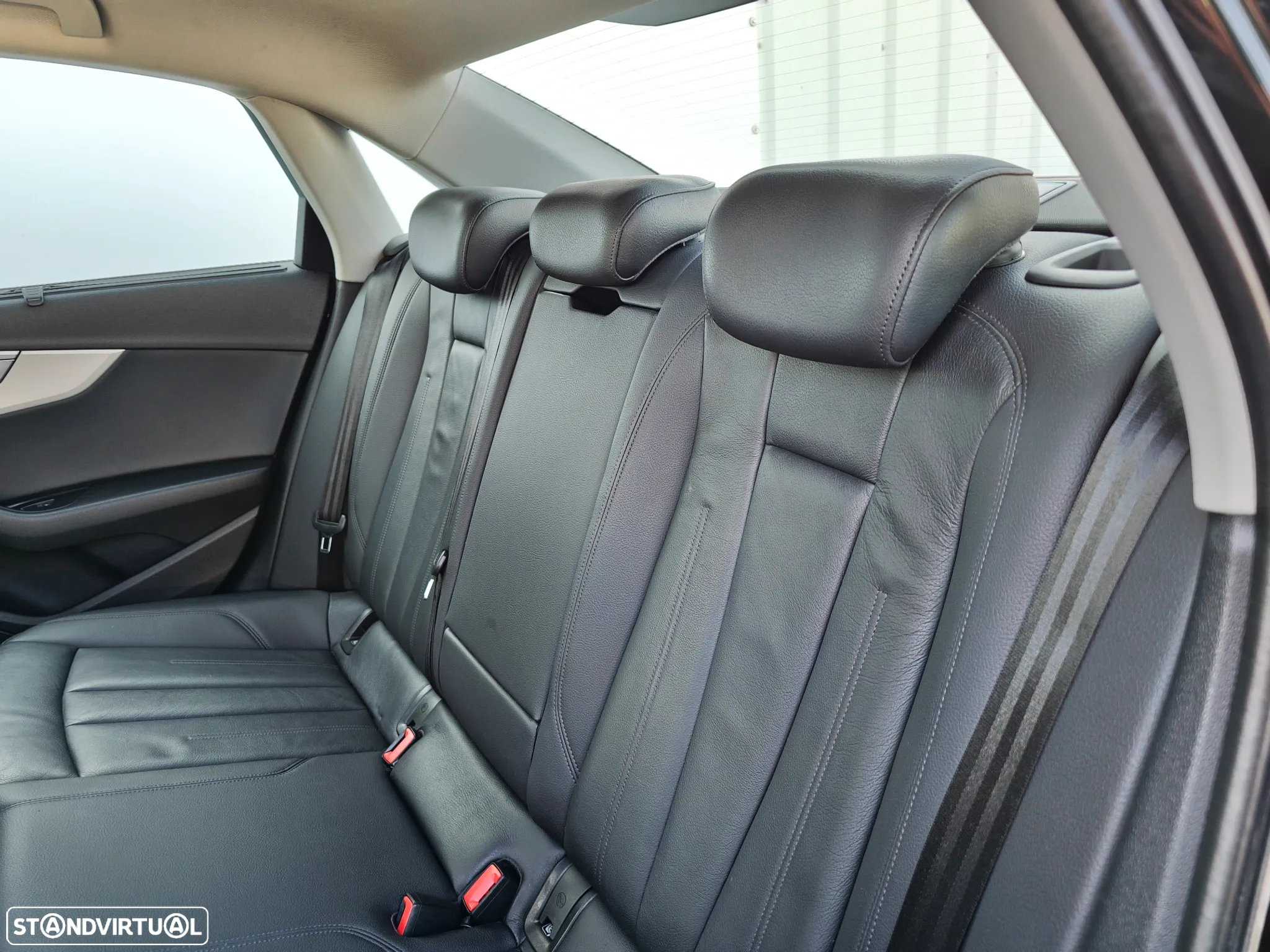 Audi A4 2.0 TDI Business Line S-line - 35