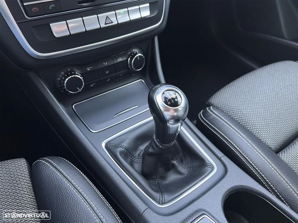 Mercedes-Benz CLA 180 d Urban - 15