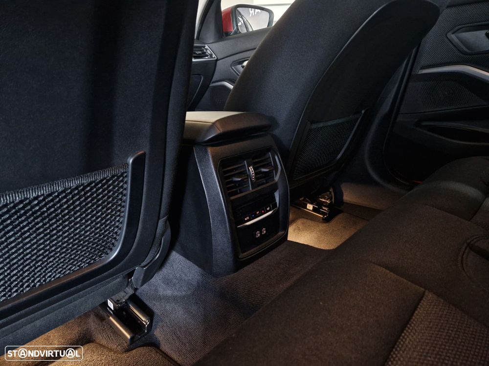 BMW 330 e Touring Auto - 23