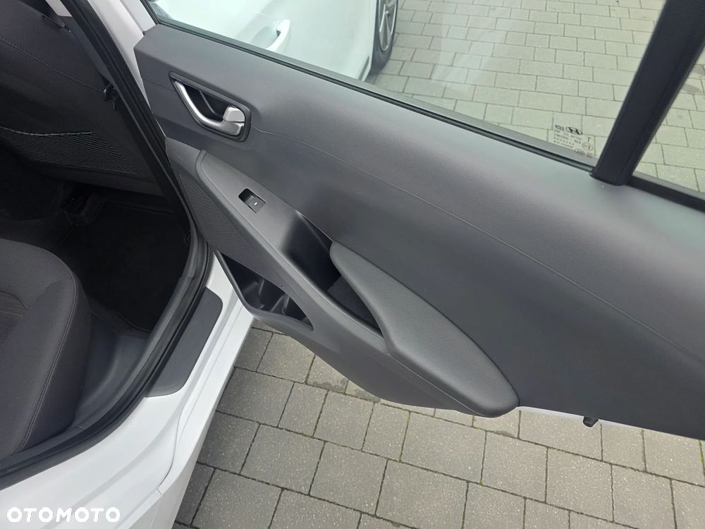 Hyundai IONIQ - 13