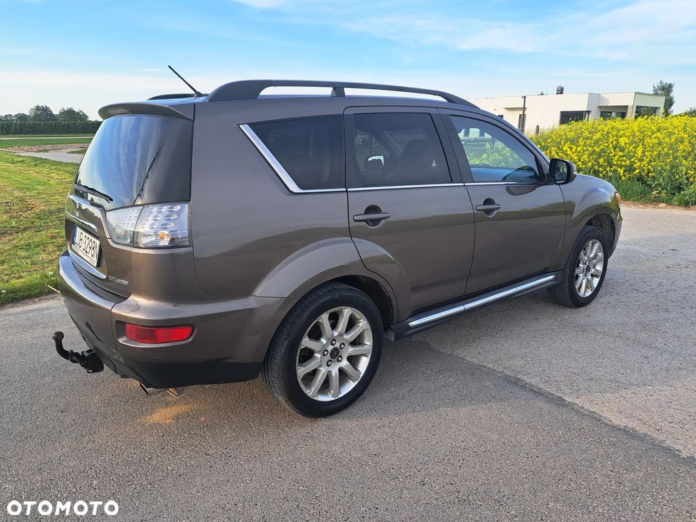 Mitsubishi Outlander 2.0 Intense + 2WD CVT - 11