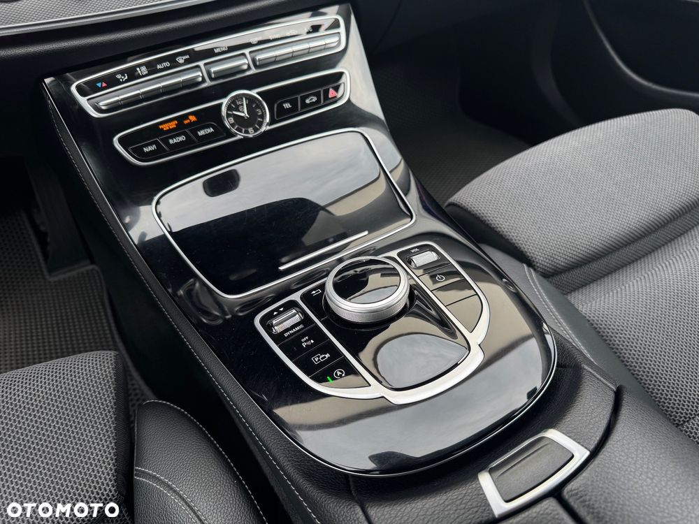 Mercedes-Benz Klasa E 220 d Business Edition 9G-TRONIC - 22