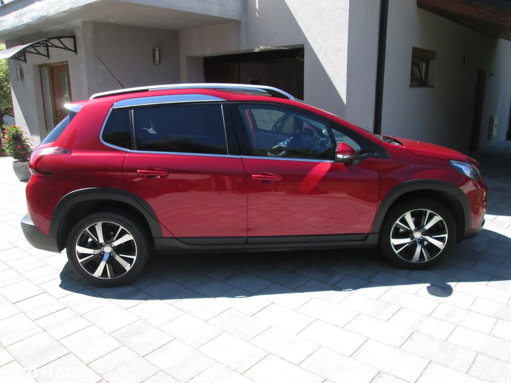 Peugeot 2008 1.2 Pure Tech Allure S&S - 13