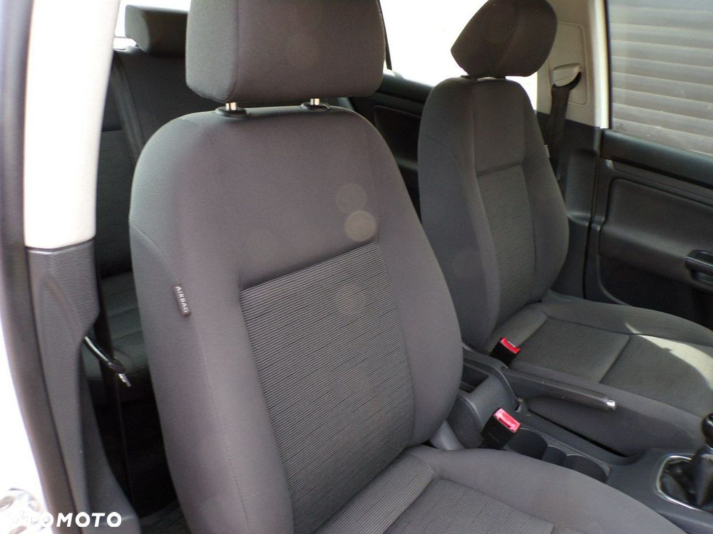 Volkswagen Golf - 32