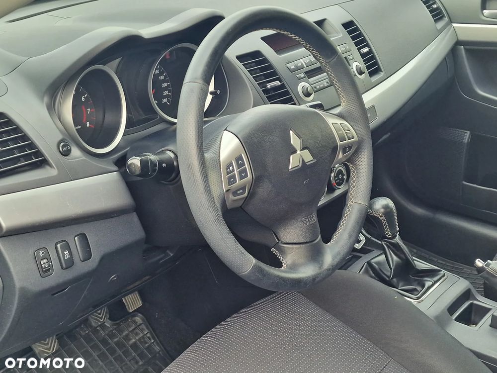 Mitsubishi Lancer 1.8 Invite - 10