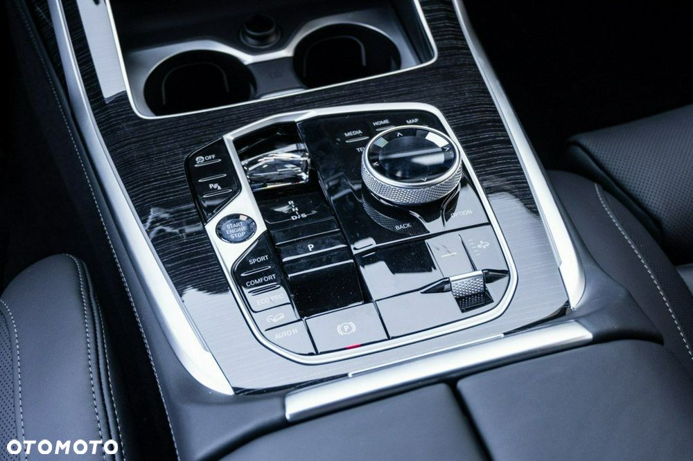 BMW X7 - 25
