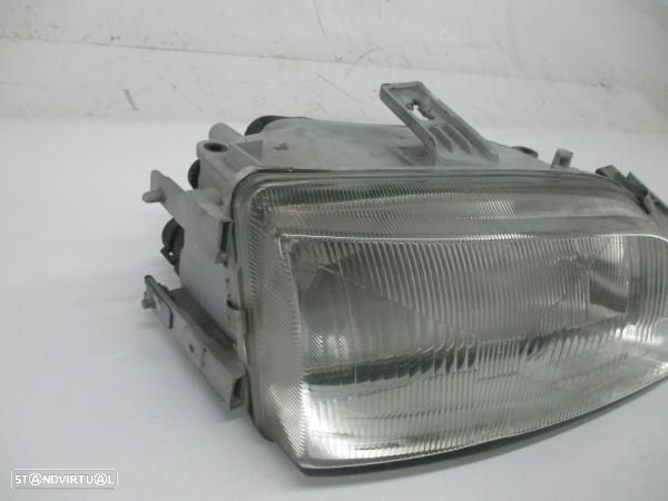 Otica / Farol Dto Fiat Punto (176_) - 2