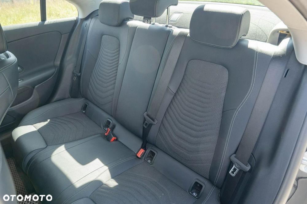 Mercedes-Benz CLA 200 7G-DCT Progressive - 25