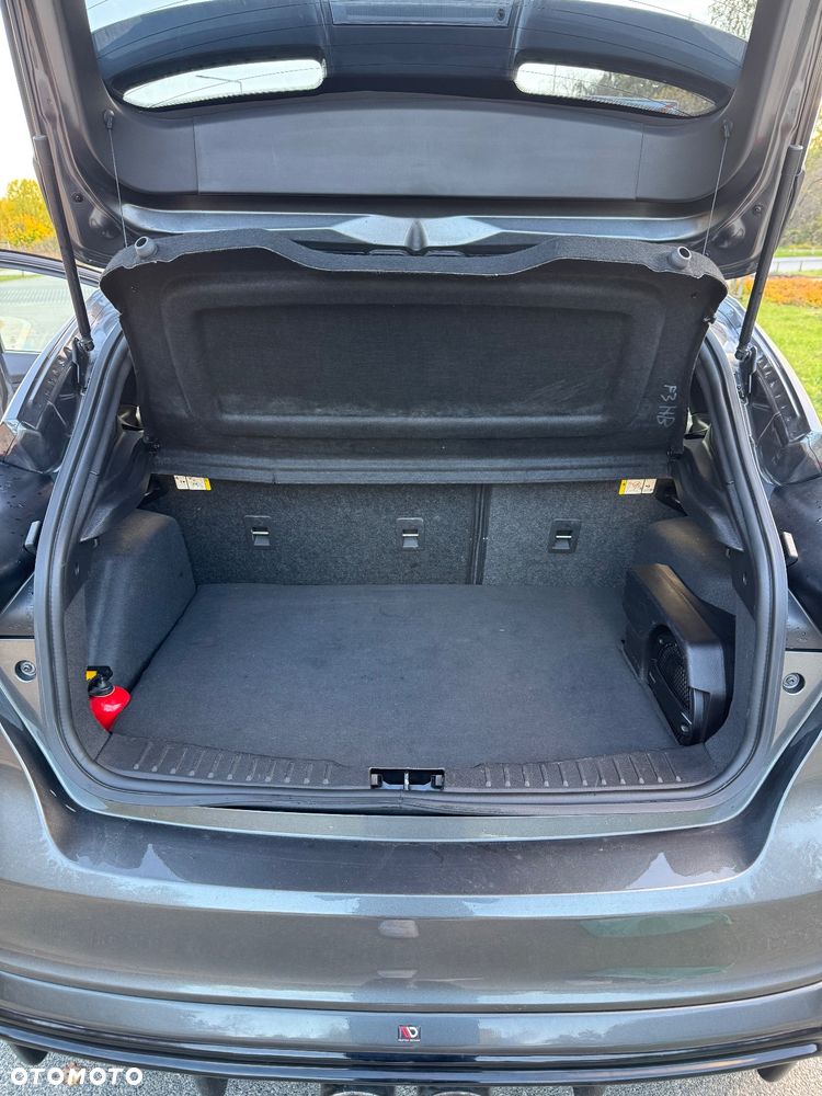 Ford Focus 2.0 EcoBoost ST - 12