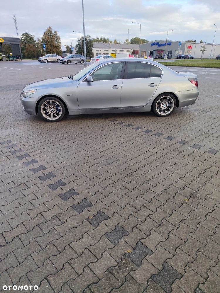 BMW E60 2004 photo 2