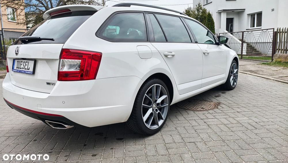 Skoda Octavia 2.0 TDI DSG RS - 3