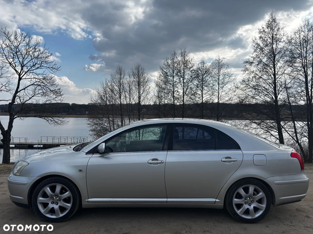 Toyota Avensis - 2