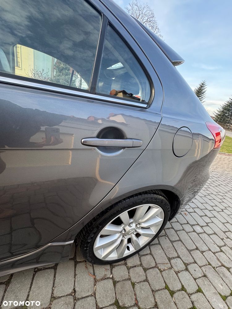 Mitsubishi Lancer - 32