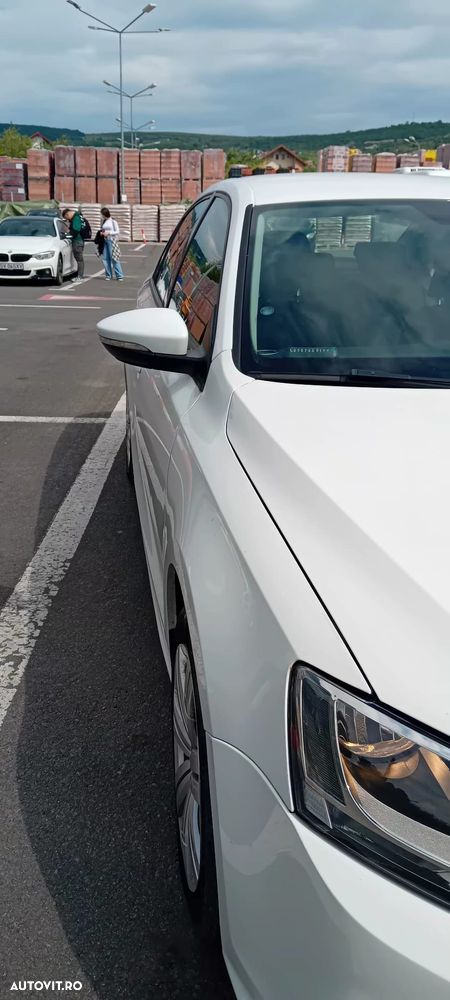 Volkswagen Jetta - 11