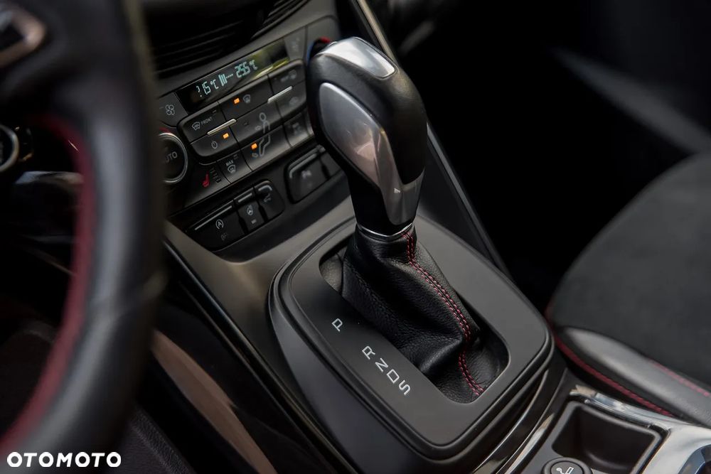 Ford Kuga 2.0 TDCi 2x4 ST-Line - 20