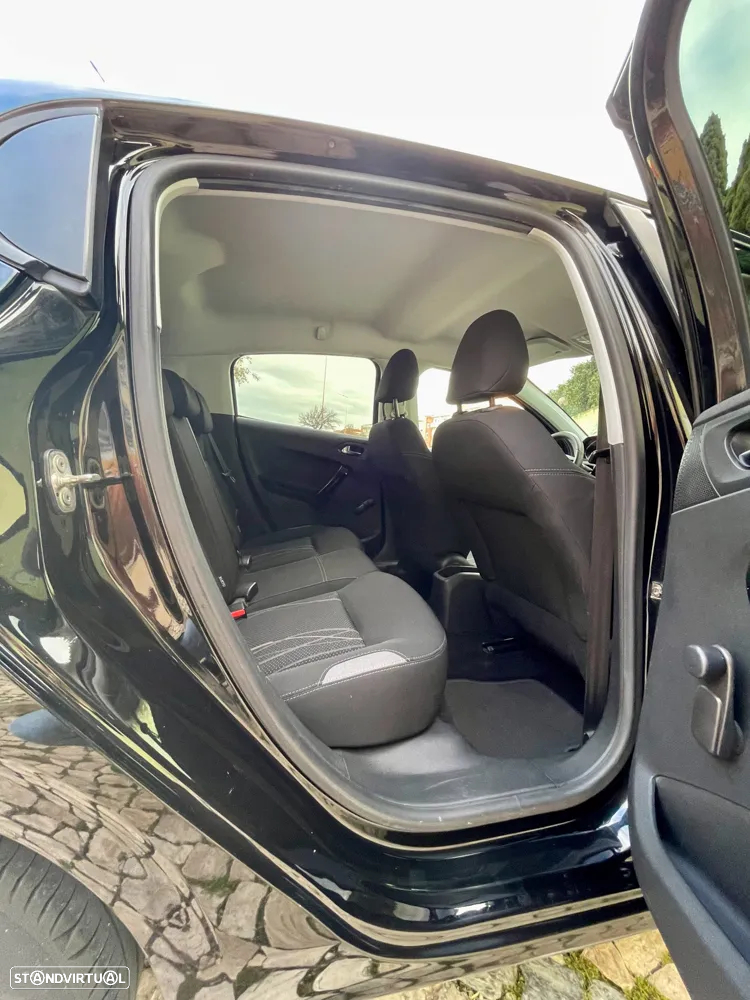 Peugeot 208 1.2 PureTech Access - 27