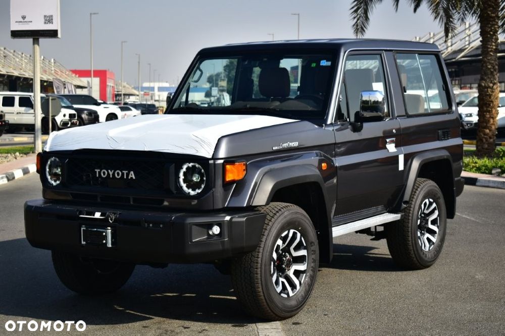 Toyota Land Cruiser - 1