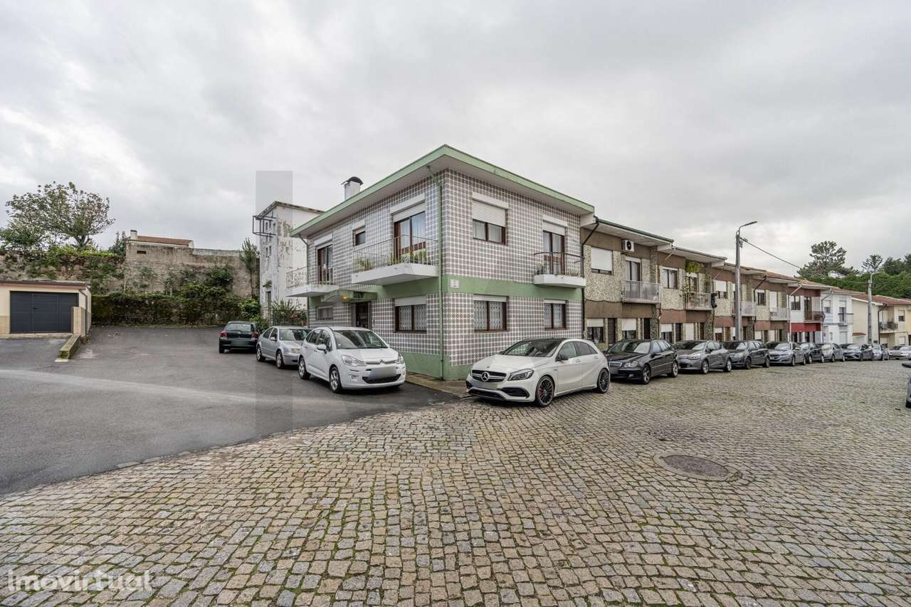 OPORTUNIDADE - PREÇO REVISTO | Moradia T4 de 3 Frentes em Oliveira do - Grande imagem: 2/17