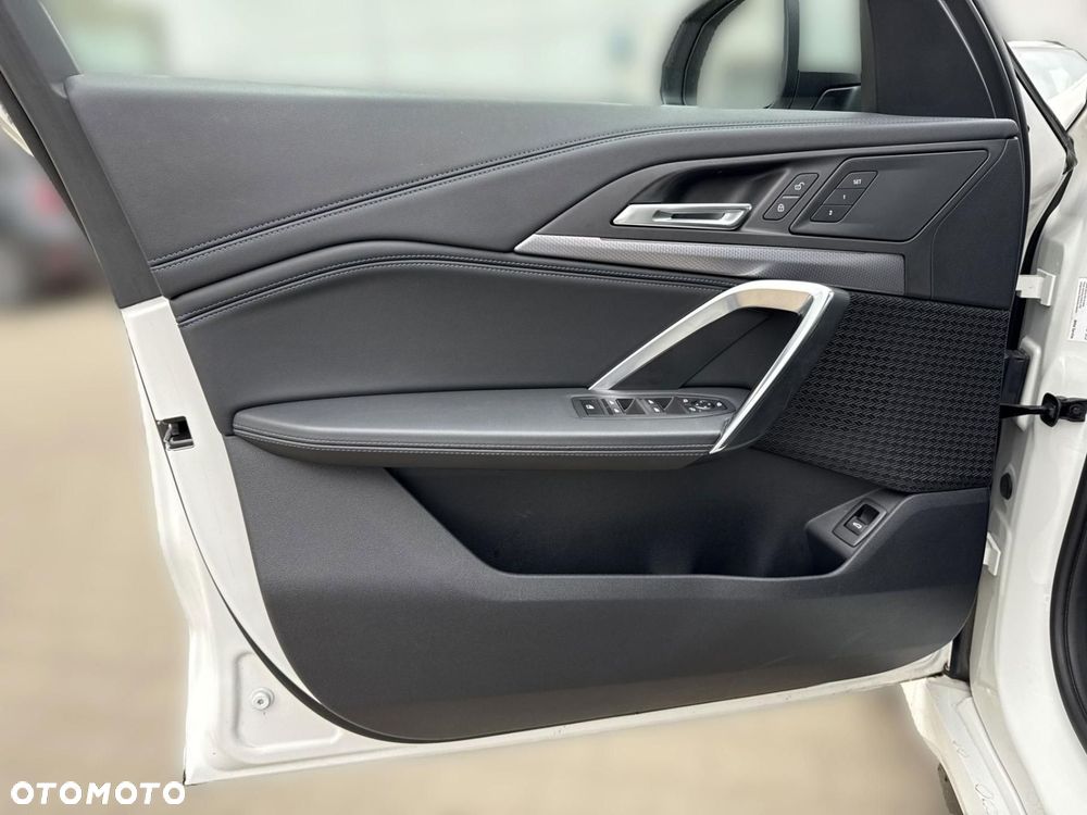 BMW iX1 eDrive20 66.5kWh M Sport - 12