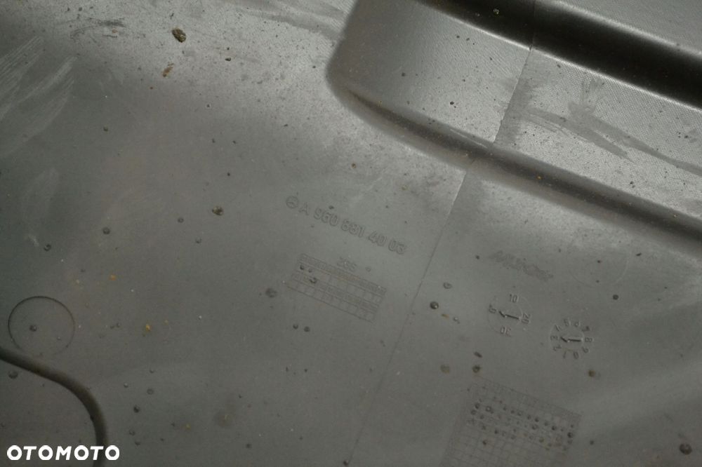 BŁOTNIK NADKOLE POD KABINĘ LEWE MERCEDES ACTROS MP4 A9608814003 - 9