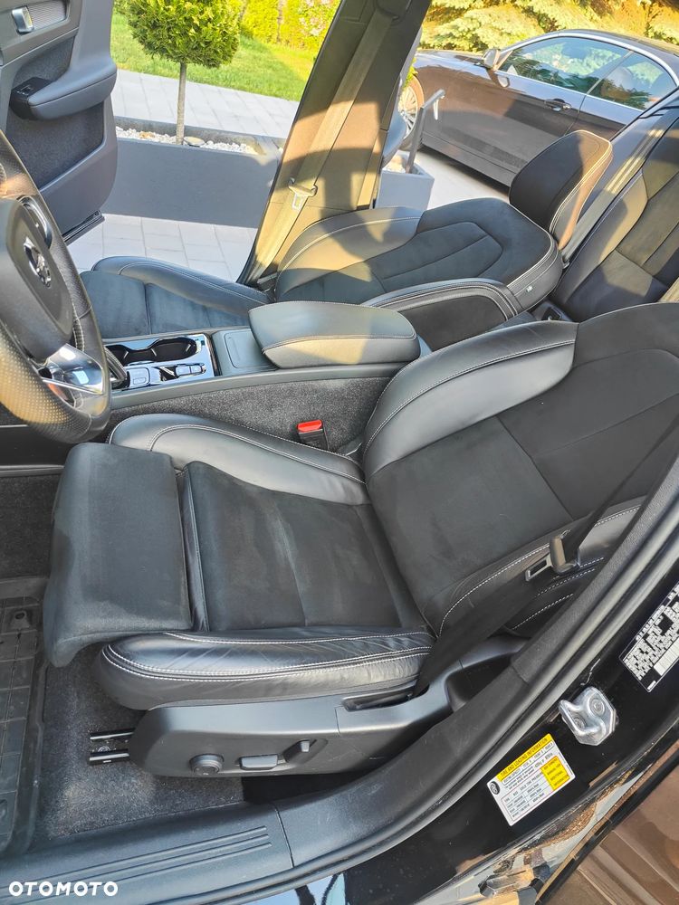 Volvo XC 40 T5 AWD R-Design - 25
