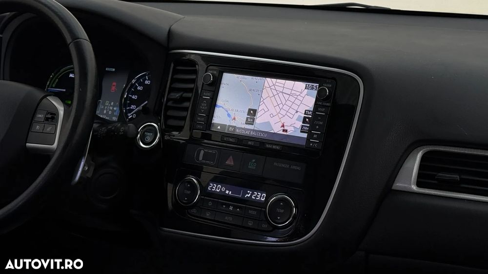 Mitsubishi Outlander 2.0 4WD Plug-In Hybrid - 16