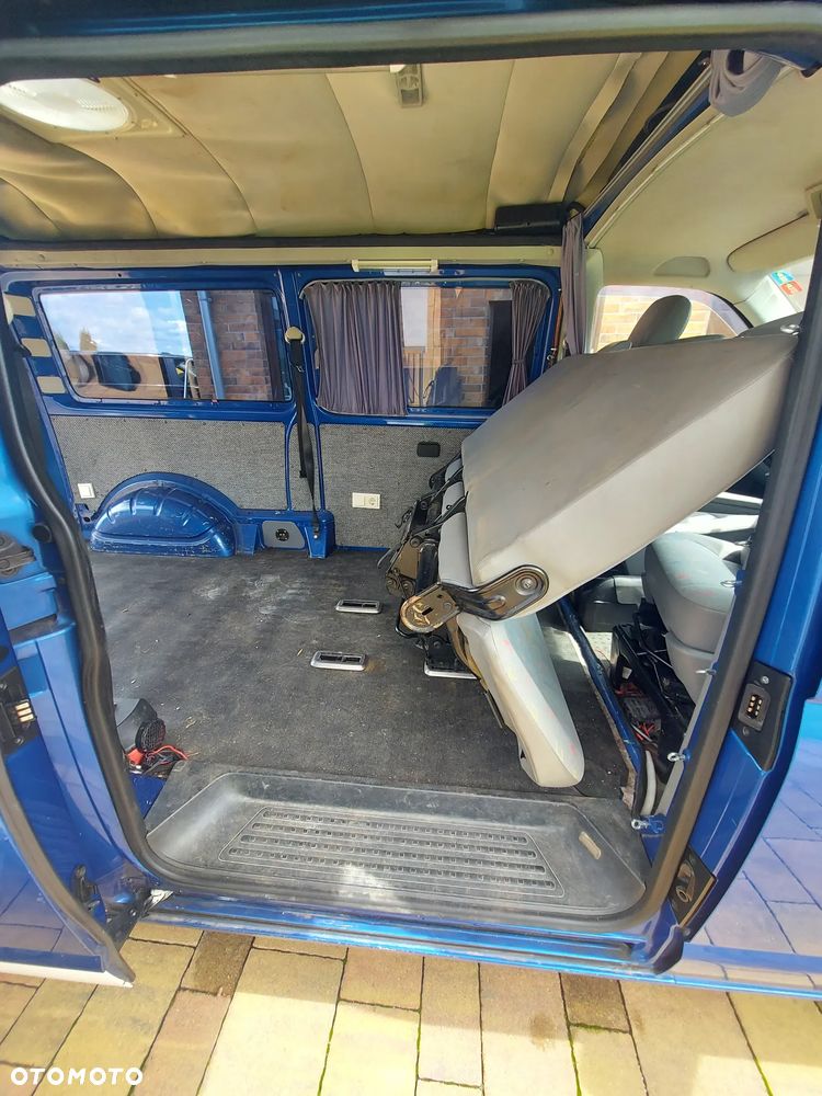 Volkswagen T5 Campervan - 25