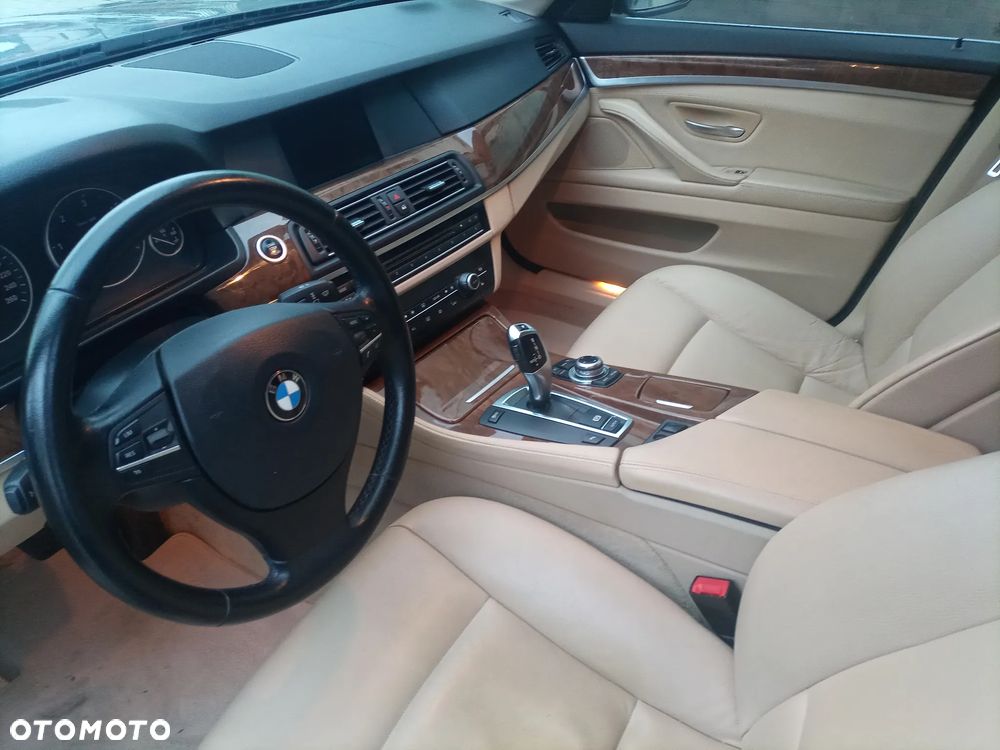 BMW Seria 5 525d - 17