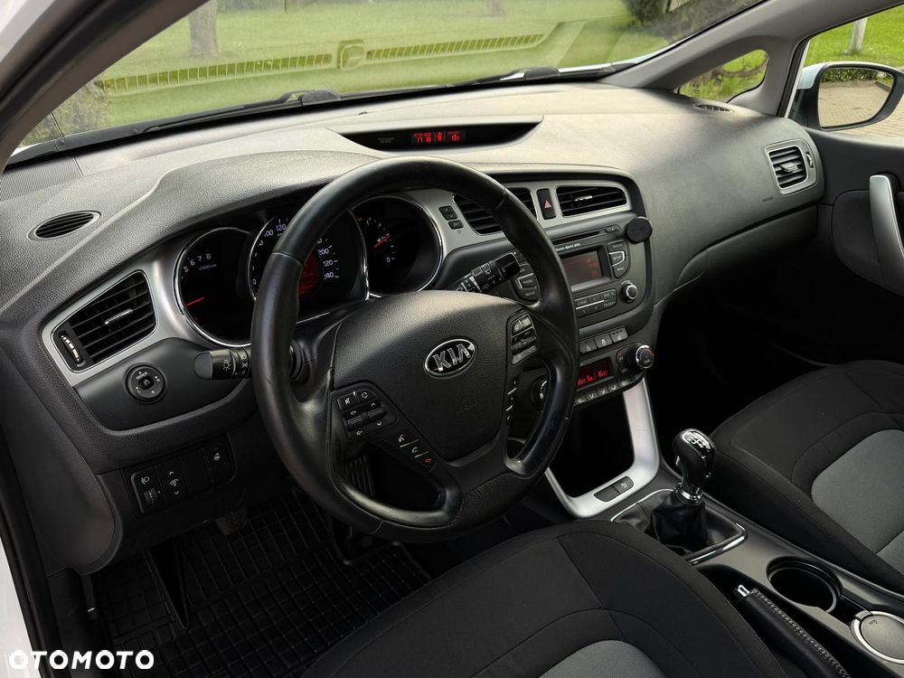 Kia Ceed 1.6 GDI Fifa World Cup Edition - 25