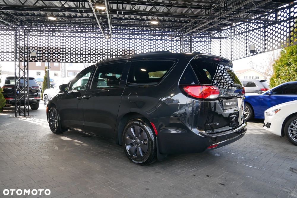 Chrysler Pacifica - 4