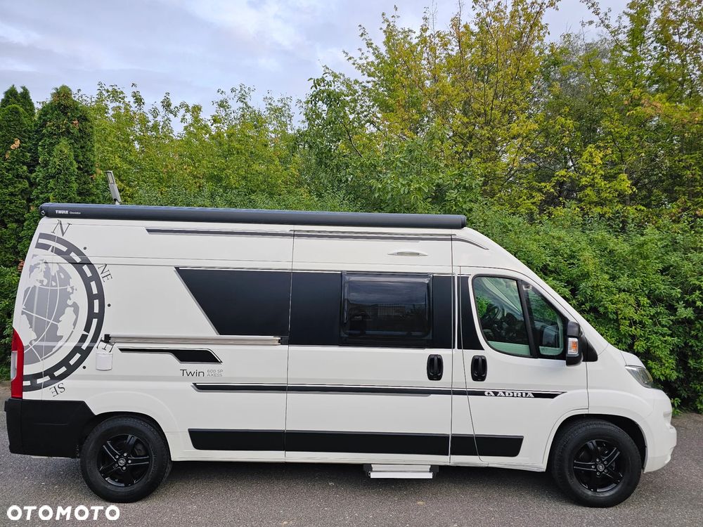Adria TWIN 600 LUX Zimowy Hak MAX doposażony - 3